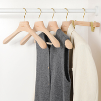 Cintre à épaules larges en bois massif naturel LINDON, cintre en bois personnalisé pour costume, idéal pour les boutiques