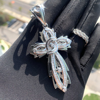 Iced Out Bling Versilberte Hip-Hop Herren Weihnachtsgeschenk Schmuck Micro Pave 5A Kubikzirkonia CZ Kreuz-Anhänger Halskette