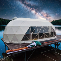 Dôme géodésique panoramique vue lac, structure en acier galvanisé, maison de glamping étanche pour manoir de luxe en bord de lac, vacances sous le ciel étoilé