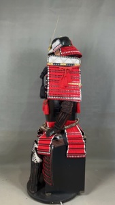 Ensemble d'armure de casque de samouraï japonais traditionnel de luxe moderne en cuir véritable pour costumes de cinéma et de télévision, accessoires de décoration intérieure - Product Image 5