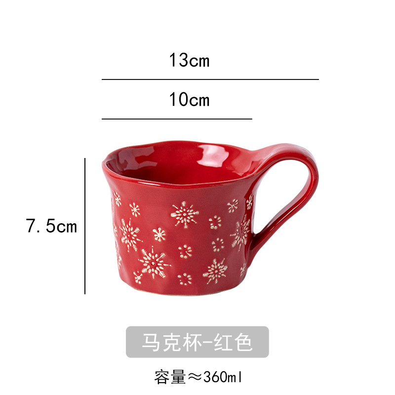 Taza navideña roja con copo de nieve