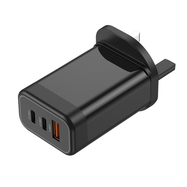 Wholesale 65W Travel Quick Fast Charge 3-Port Fast Charging Type C Uk Charger for Laptop Ipad Iphone