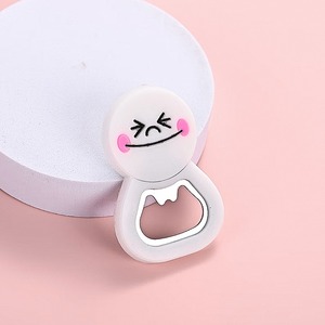 Décapsuleurs en plastique et caoutchouc modernes de forme personnalisée, aimants décoratifs pour cuisine, aimants de réfrigérateur animaux de dessin animé en promotion - Product Image 2