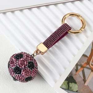 Al por mayor: Colgante de llavero con incrustaciones de diamantes, multicolor, personalizado, colgante para bolso de fútbol, llaveros de fútbol con brillo y dijes - Product Image 2