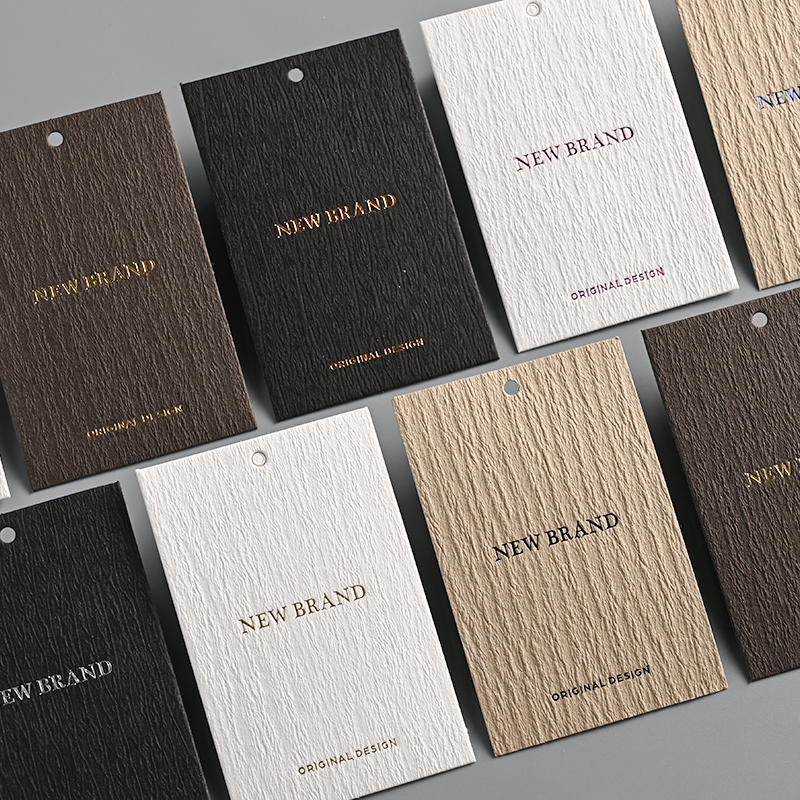 Etiquetas colgantes personalizadas de papel con textura de madera