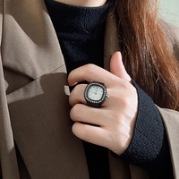 Montre numérique personnalisable avec logo, style minimaliste Y2K, forme carrée, montre à quartz miniature pour femmes