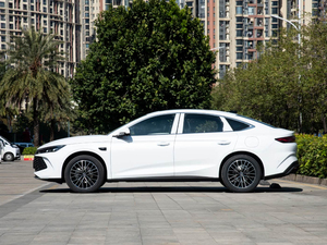 Nouvelle berline hybride BYD Qin <span class=keywords><strong>L</strong></span> DM-i 5.0 2026, autonomie de 2100 km, consommation de carburant de <span class=keywords><strong>2</strong></span>,9 <span class=keywords><strong>L</strong></span>/100 km, conduite à gauche, voiture électrique de luxe pour <span class=keywords><strong>l</strong></span>'exportation mondiale - Product Image 4