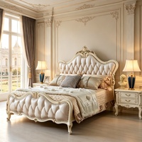 Lit king-size en bois massif sculpté à la main, avec un sommet arqué doux, en cuir capitonné ivoire, meubles de chambre à coucher personnalisés de style rococo français