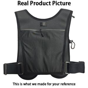 سترة جري خفيفة الوزن من النيوبرين مع حامل هاتف قابل للتعديل وإضاءة LED عاكسة للضوء، يمكن تخصيص الشعار بكميات قليلة - Product Image 4