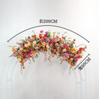 Kunstbloemen boogdecoratie roze oranje rood paars wit lichtblauw roos ranonkel madeliefje cosmos zijde bloemen achtergrond