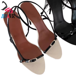 Sandalias de cuña elegantes, impermeables, antideslizantes y ligeras con punta abierta para mujer, modelo 2025, con tiras de bloques de color, ideales para la playa. - Product Image 1