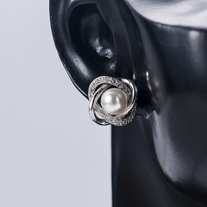 Orecchini a perla per donna, accessori moda minimalisti per l'uso quotidiano - Product Image 4