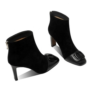 Bottines Western Formelles Noires en Daim pour <span class=keywords><strong>Femme</strong></span> avec Boucle, Bout Carré et <span class=keywords><strong>Talon</strong></span> Haut Rehaussant - Product Image 2