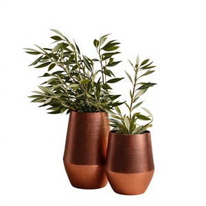 Vase en métal moderne, support décoratif haut de gamme pour fleurs, fait main, écologique, durable, léger, résistant à la rouille, pour table - Product Image 1