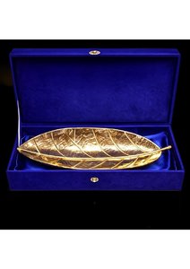 Luxury Decorative <b>Leaf</b> Shape Tray in 24K Gold Finish Stylish Serving Accessory with Premium Gift Box for Modern Home Decor - Product Image 3