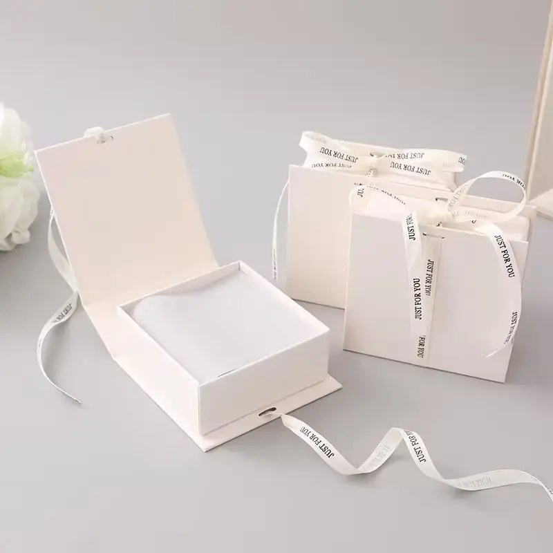 Benutzer definierte Logo Pappe Schmuck Geschenk box Halskette Zeichen box Paket Schiebe schublade Papier box mit schwarzem Schaum für Schmuck verpackungen