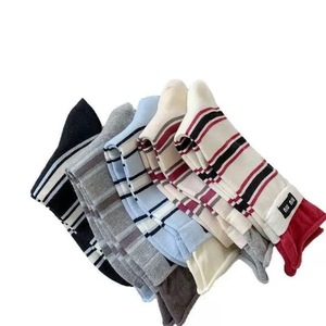 Calcetines a Media Pantorrilla para Mujer, Rayados, Transpirables, Absorbentes de Sudor, de Poliéster, Estilo Universitario, Diseño Retro Coreano, Rojo, Azul, Gris, Blanco - Product Image 4