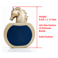 Présentoir de Bouteille de Parfum en Forme de Tête de Cheval Dorée, Taille Réelle, en Fibre de Verre Renforcée Personnalisée, Hauteur 0,4 Mètre, pour Magasin Commercial
