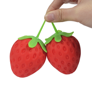 Balle anti-stress en TPR en forme de fraise, jouet de décompression souple à presser pour adultes et enfants - Product Image 6