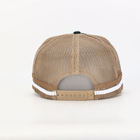 Gorra trucker de malla personalizada de perfil alto con 5 paneles, logotipo bordado de algodón, rayas y estampado digital en el bajo de la visera, estilo Australia