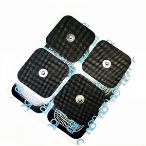 <span class=keywords><strong>Patch</strong></span> musculaire adhésif noir non tissé 5x5cm avec une boucle métallique pour les unités de massage électrodes <span class=keywords><strong>Compex</strong></span> - Product Image 1