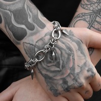 Bracelet Gothique Hiphop en Acier Inoxydable avec Chaîne et Rivets – Accessoire Cool et Tendance pour un Style Punk Urbain Rock Avancé – Nouveauté Très Demandée