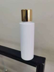 ขวดสเปรย์ดูแลเส้นผม PET สีขาวเปล่า ขนาด 120 มล. พร้อมฝาปิดทรงกลมสีทองและพิมพ์สกรีนสำหรับแชมพู - Product Image 4