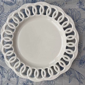 Assiettes de présentation élégantes en céramique <span class=keywords><strong>blanche</strong></span> ajourée de 12 pouces pour événements de mariage - Product Image 3