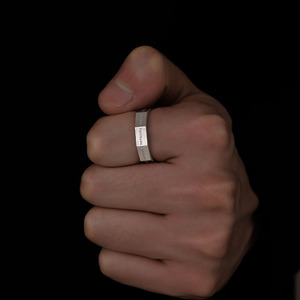 แหวนทองแดงชุบเงินสลักสี่คุณธรรมสำคัญ ดีไซน์เรียบง่ายสำหรับผู้ชาย - Product Image 4