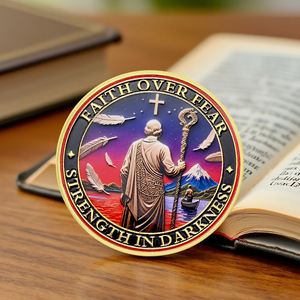 Fe sobre el miedo Cruz colorido relieve chapado en oro moneda conmemorativa venta al por mayor Biblia telón de fondo tema Papa regalo medalla - Product Image 4