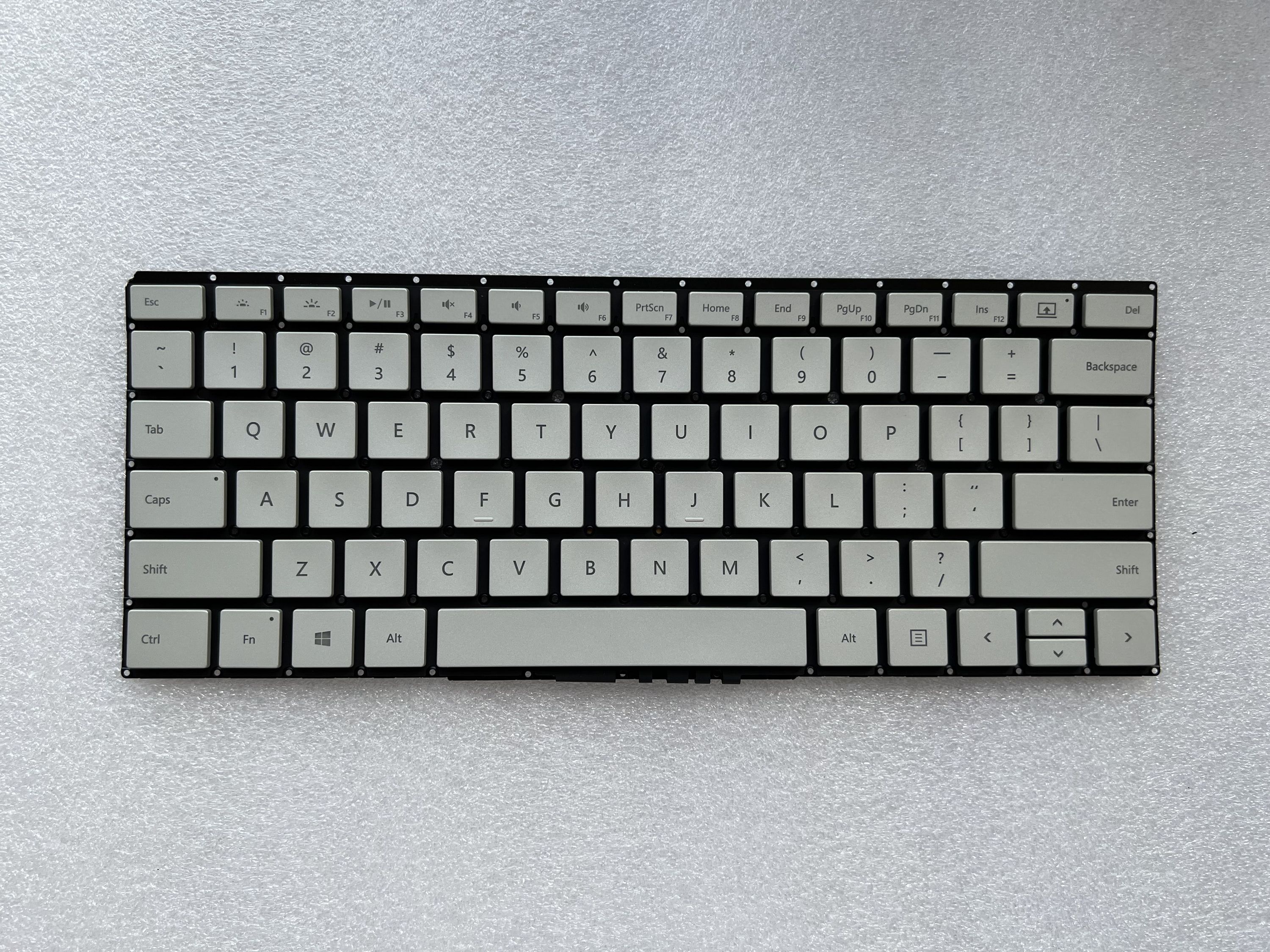 Clavier Microsoft Surface 1705 Avec Dock - AZERTY Français, Argenté, Pour Pièces Ou Réparation