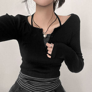 Ensemble deux pièces : haut à bretelles rayé simple avec un petit gilet sous le haut, chemise à manches longues à col en V et boutonnée, t-shirt ajusté - Product Image 4