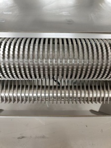 Machine automatique à peler la peau de porc en acier inoxydable |   Découpeuse de peau de viande pour ligne de traitement du bacon et du <span class=keywords><strong>jambon</strong></span> de ventre de porc - Product Image 4