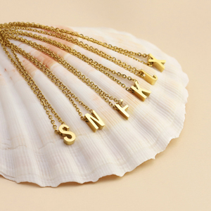 EManco Fashion - Collar con Colgante de Letras del Alfabeto de la A a la Z, Chapado en Oro PVD, Acero Inoxidable 316, para Mujer - Product Image 4