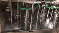 Machine de lavage, de remplissage et de bouchage de l'eau de petite taille 14-12-5 5000BPH / machines d'embouteillage d'eau potable