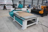 Máquina de Grabado CNC para Trabajar la Madera 1325 con Certificación CE, Motor Servo y Control DSP para Madera, MDF y Acrílico