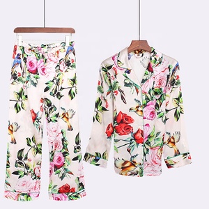 <span class=keywords><strong>Pigiama</strong></span> in vera seta da donna <span class=keywords><strong>con</strong></span> stampa digitale a tinta unita abbigliamento da notte uso domestico chiusura a bottone primavera estate ordine minimo 3 pz - Product Image 1