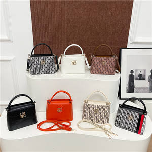 Luxe femmes poche seau épaule sac à bandoulière mode grande capacité à la mode sous les bras luxe Logo femmes sac à bandoulière - Product Image 4