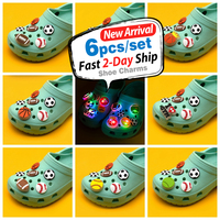 2024 aleatorio Anime fútbol Cheer aduanas zapato encaje encanto 2D LED 3D Bola 6 unids/set zapato de béisbol Pvc decoración encantos al por mayor