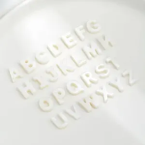 Design moderne Tendance Bijoux Charmes Initiales Coquille Naturelle 26 Lettres Alphabet Pendentifs