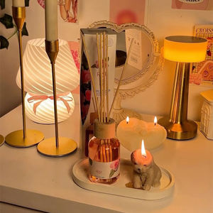 Diffuseur de parfum sans flamme en verre avec bâtonnets en rotin, personnalisable, écologique, sans alcool, longue durée, vente en gros - Product Image 1