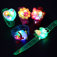 Bracelet lumineux LED créatif, montre flash, cadeau pour enfant, bracelets LED lumineux, bracelets animaux de dessin animé lumineux