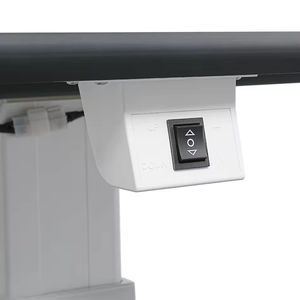 Elektrisch verstellbarer Tisch mit geräumiger Arbeitsfläche für Optometrie-Ausrüstung und ophthalmologische Instrumente. - Product Image 3