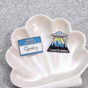 Alieno UFO spille in smalto torcia personalizzata voglio credere spille per vestiti con risvolto gioielli regalo per bambini modello di capodanno cinese - Product Image 4