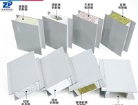 Dormoir modulaire à deux étages en conteneurs avec escalier et balcon pour l'hébergement des travailleurs sur chantier