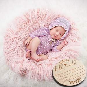 Targa in Legno Incisa con <span class=keywords><strong>Nome</strong></span> del Neonato 'Hello World', Stile Rustico, Accessorio per Foto, Regalo per la Cameretta - Product Image 5