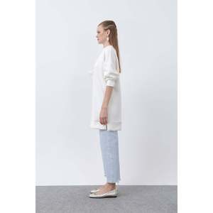 เสื้อคลุมสีเอครูสำหรับผู้หญิง ยี่ห้อ Puane พร้อมดีเทลระบายที่ไหล่และขอบลูกไม้สุดหรู - เสื้อแขนยาวสไตล์ผู้หญิง - Product Image 3