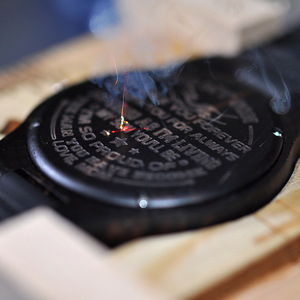 Orologio in Legno con Quadrante Vintage Personalizzabile con Incisione Laser, Orologio al Quarzo alla Moda con Cinturino in Pelle <span class=keywords><strong>per</strong></span> Uomo e Donna - Product Image 1