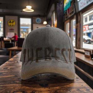 Женская бейсболка с надписью - Product Image 1