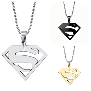 Collier Superman en forme de S en acier inoxydable plaqué argent, or et noir, poli miroir, style <span class=keywords><strong>super</strong></span>-<span class=keywords><strong>héros</strong></span>, vente en gros à prix abordable, idéal pour un cadeau - Product Image 1